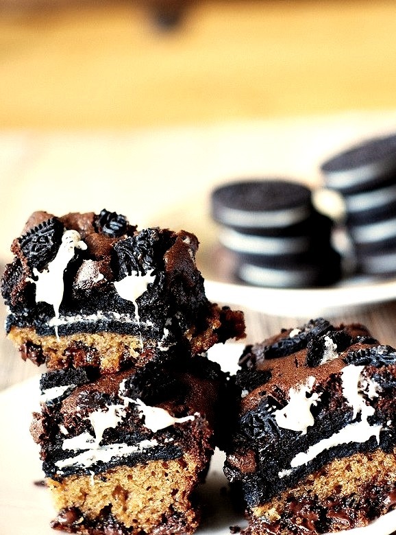Slutty Brownies with White Chocolate Chips
