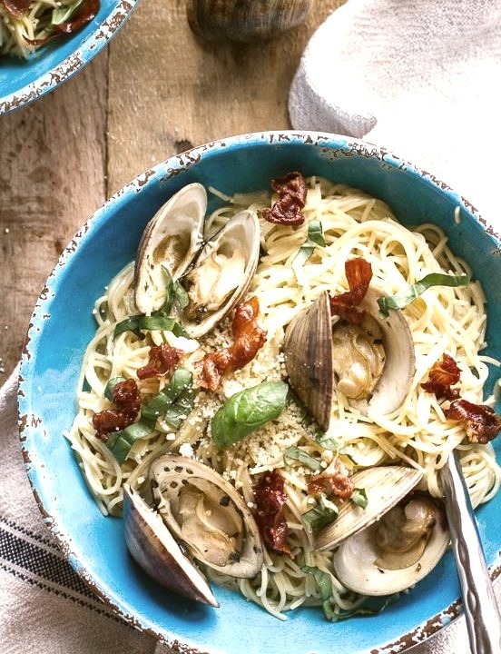Pasta with Clams, Basil Sauce and Prosciutto